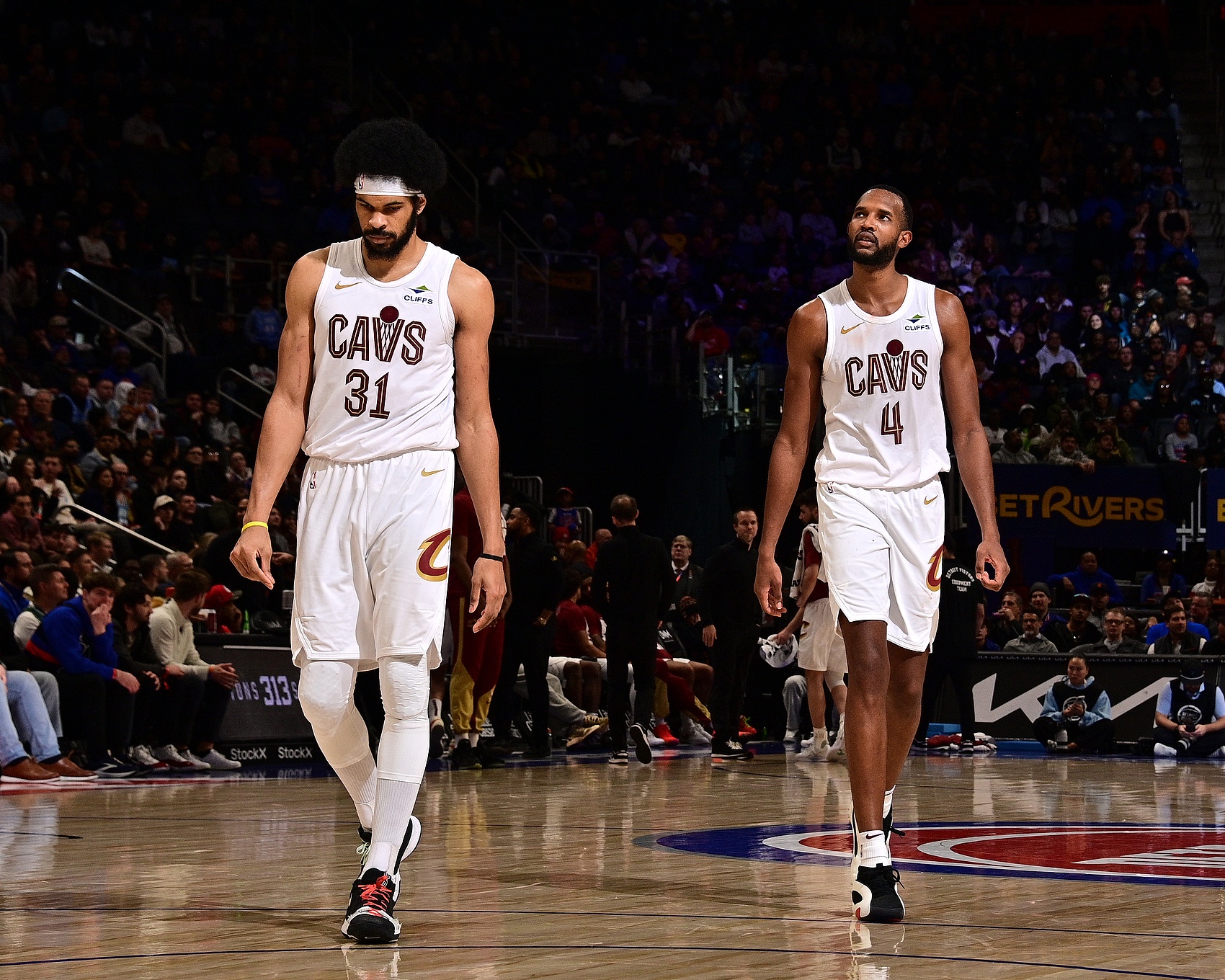 开云登录入口-轮番轰炸！贾勒特·阿伦单臂空接 随后莫布里突破暴扣打停黄蜂