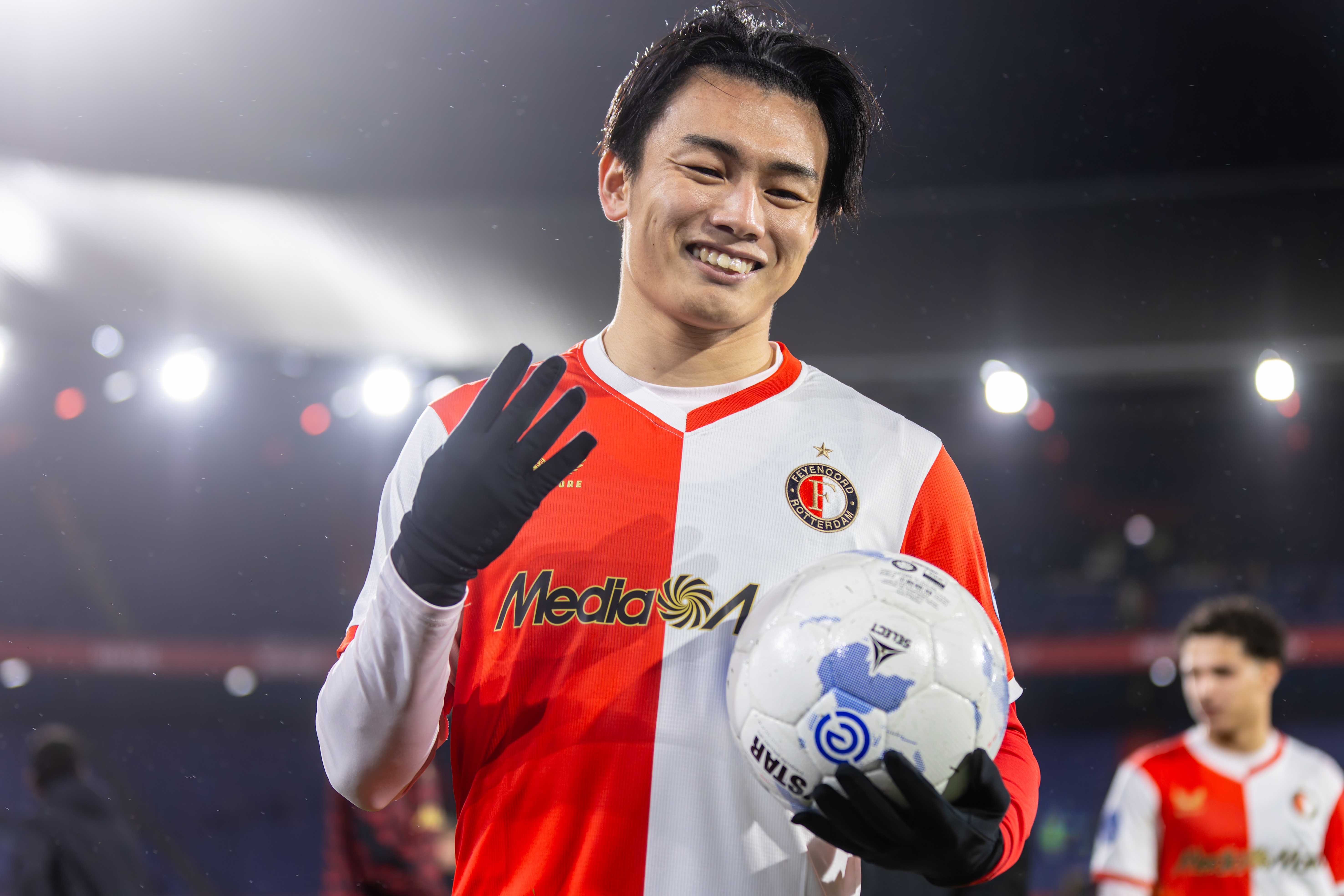 荷甲日本德比费耶诺德1-1奈梅亨 上田绮世24球刷新单赛季进球纪录