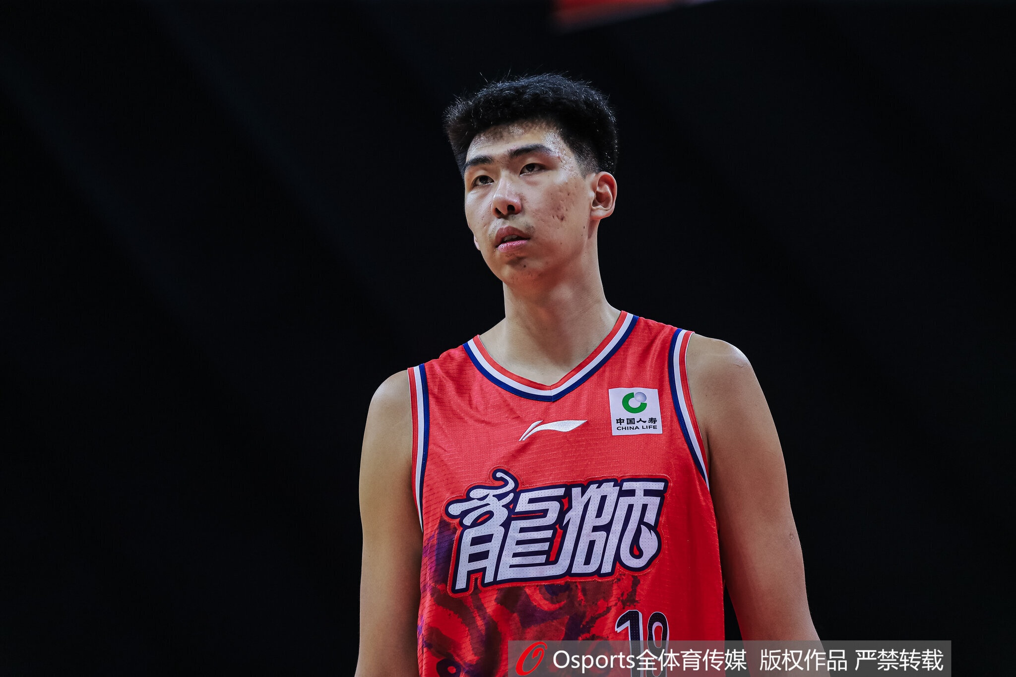 开云登录入口-媒体人:文班亚马当然只有一个 但2米26徐昕的灵活性怎能不算潜力